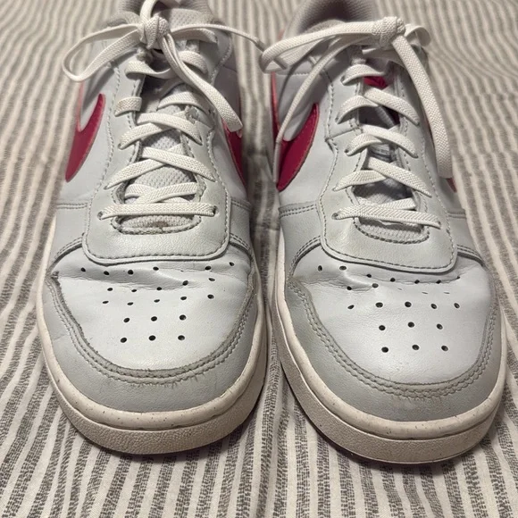 Nike Sneakers in White and Pink - Picture 3 of 5